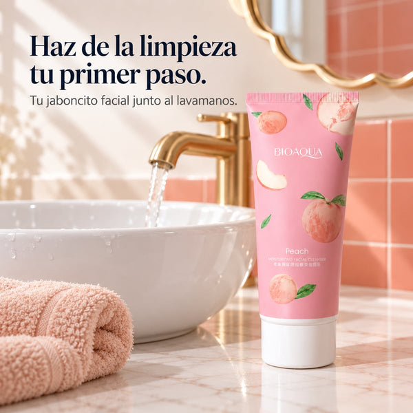 Limpiador facial junto al lavamanos