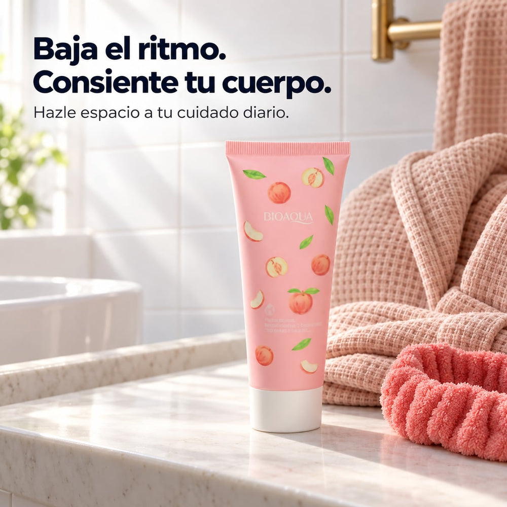 Crema corporal de durazno en el baño