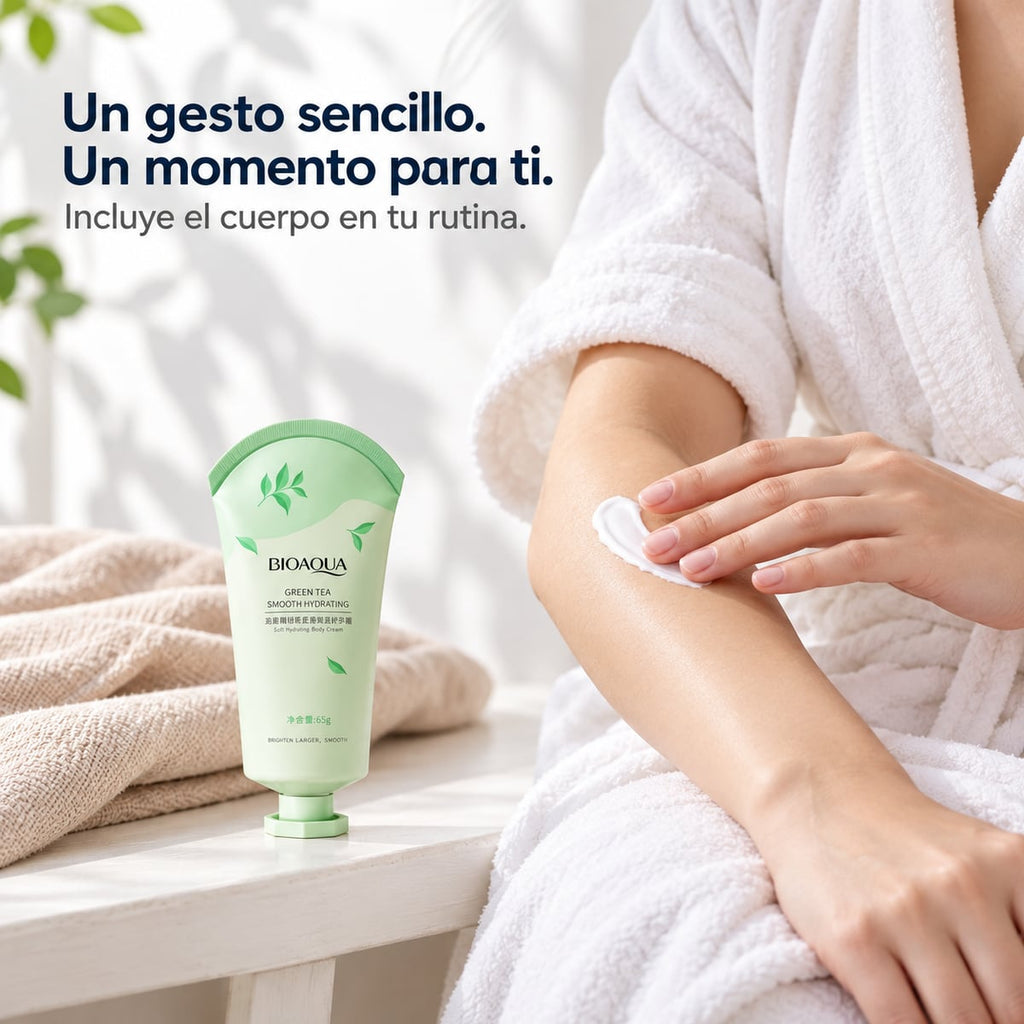 Aplicación de crema corporal de té verde
